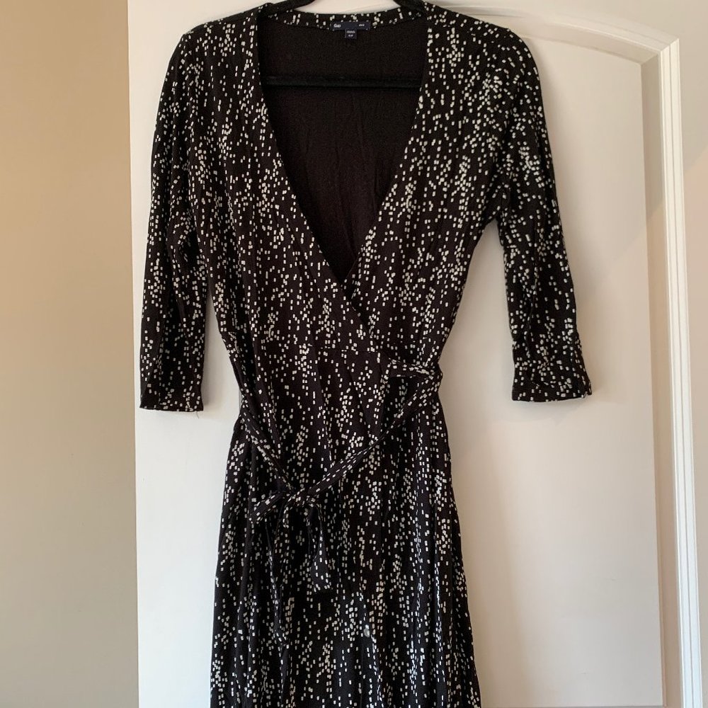 Black & white patterned wrap dress from the Gap